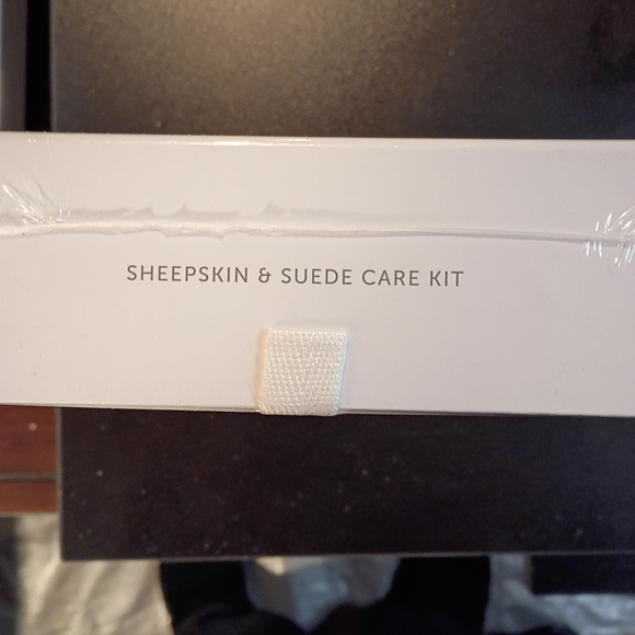 UGG White Box - Picture 2 of 6